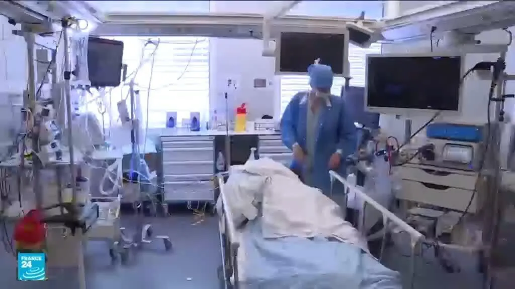 فرنسا تقر حق الموت بمساعدة طبية بعد سنوات من الجدل