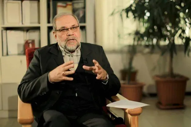 أمين مجلس الأمن القومي الإيراني يهدد بإغلاق ممرات ومضائق أخرى