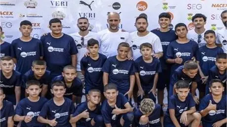 شاهد.. غوارديولا يستضيف 25 طفلا فلسطينيا بمعسكره الصيفي
