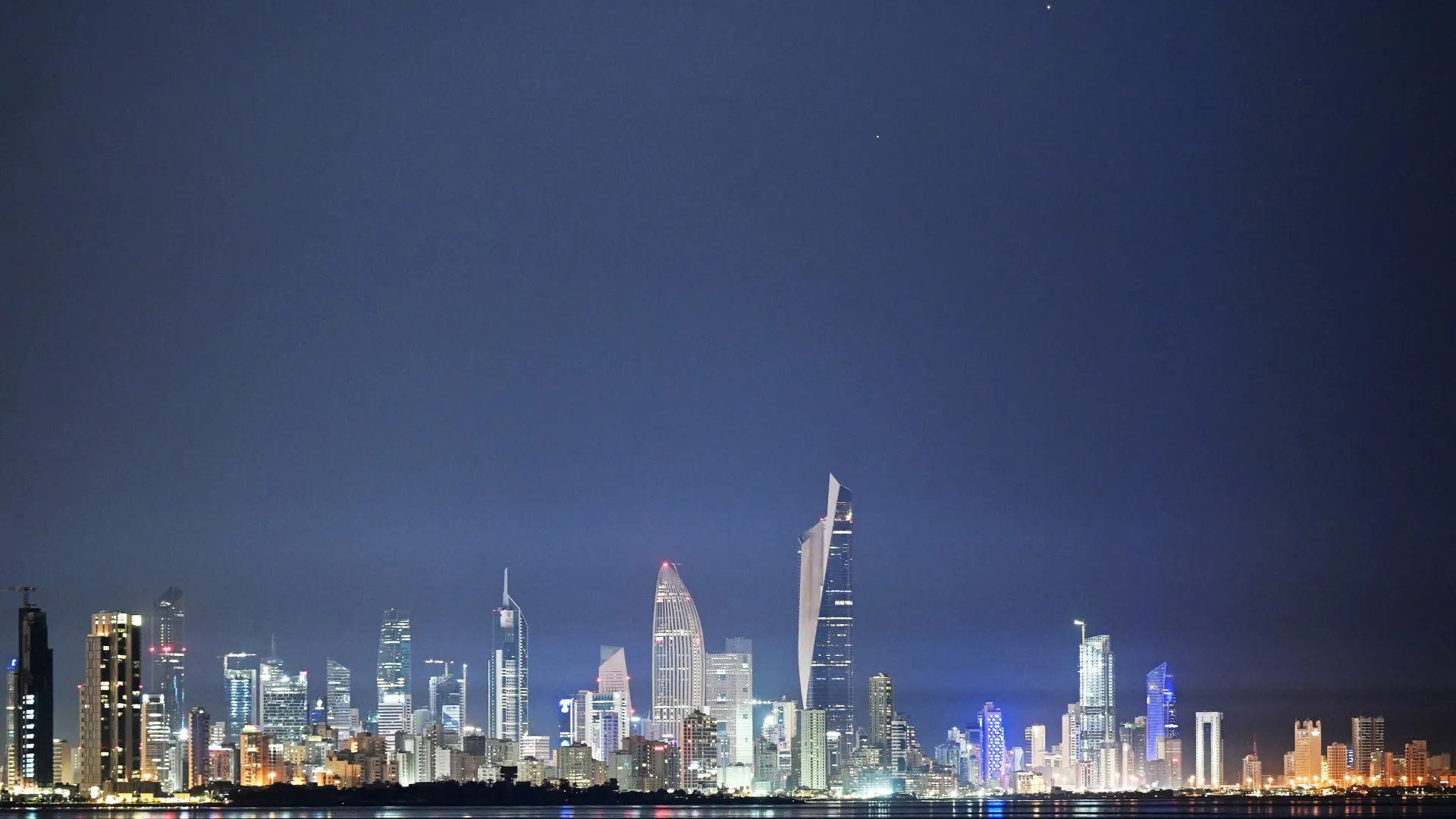 الكويت: إيران استهدفت محطات كهرباء وتحلية مياه الليلة الماضية لليوم الرابع تواليًا