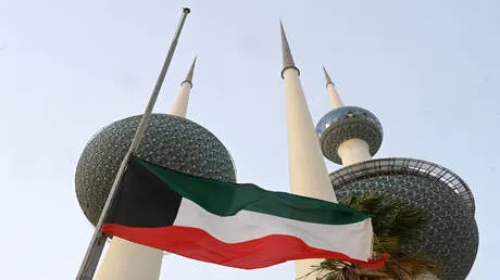 الجيش الكويتي: الدفاعات الجوية تتصدى لهجمات بالصواريخ والمسيرات