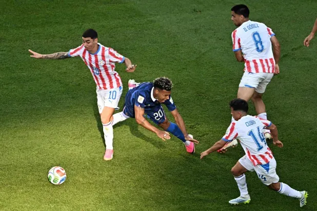 دوي لاعب فرنسا: حافظنا على تركيزنا رغم الأجواء المشحونة
