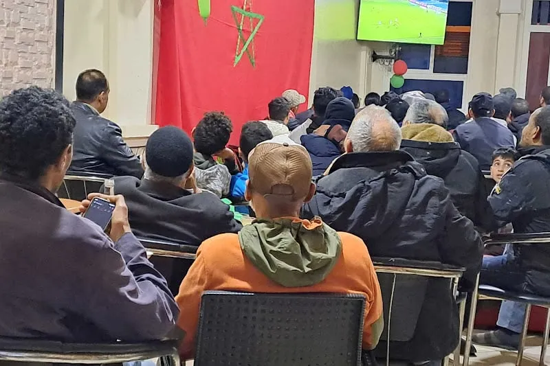 مهنيو المقاهي يُقابلون انتعاشة "المونديال" بالحذر تجاه تحديات هيكلية