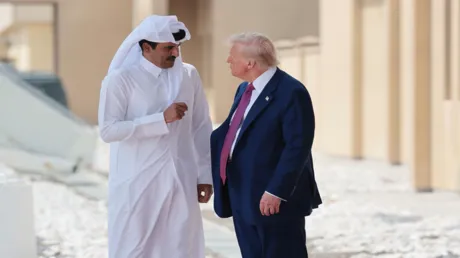 أمير قطر خلال مكالمة مع ترامب: يجب تغليب الحلول السياسية والدبلوماسية والحوار بين كل الأطراف