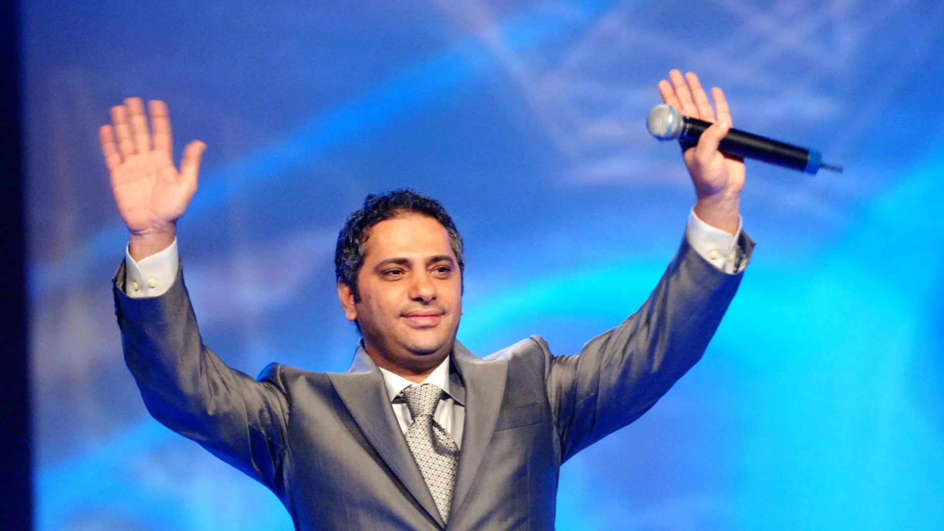 بعد قرار إخلاء سبيل والده.. محمد فضل شاكر: "مشوار جديد انكتب"