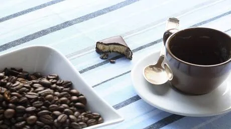 بحث جديد: القهوة تقلل الاكتئاب وتحسن المزاج عبر تأثيرها على بكتيريا الأمعاء