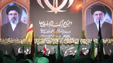 ممثل المرشد الإيراني في الهند: مجتبى خامنئي لن يحضر جنازة والده