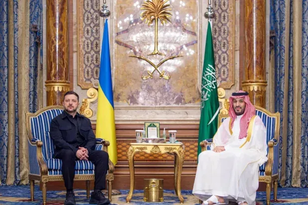 محمد بن سلمان وزيلينسكي يستعرضان المستجدات الإقليمية والدولية