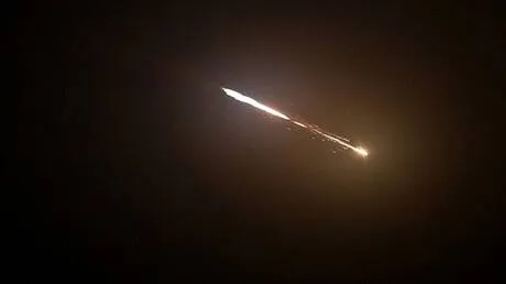 الحرس الثوري يعلن تنفيذ عملية مشتركة بالصواريخ والمسيّرات استهدفت مواقع أمريكية في الكويت والبحرين