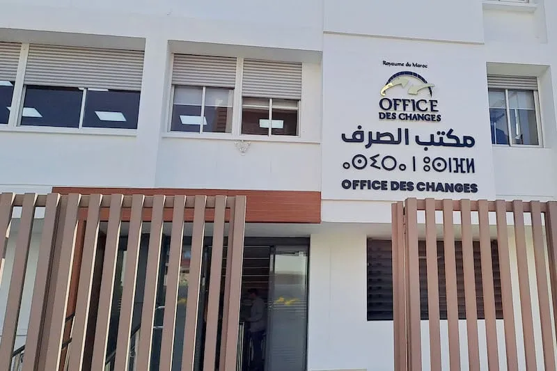 التحول من الهامش إلى العمولة يربك حسابات مكاتب الصرف المعتمدة