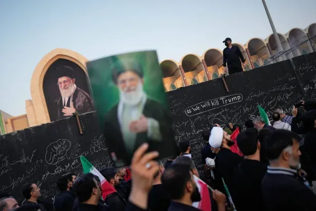 صراع على إرث خامنئي وسط غياب مجتبى... والمتشددون يتهمون قادة إيران بـ«الانقلاب»
