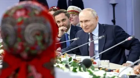 خريطة العالم بعيون بوتين: الشمس تشرق من تشوكوتكا الروسية لا طوكيو