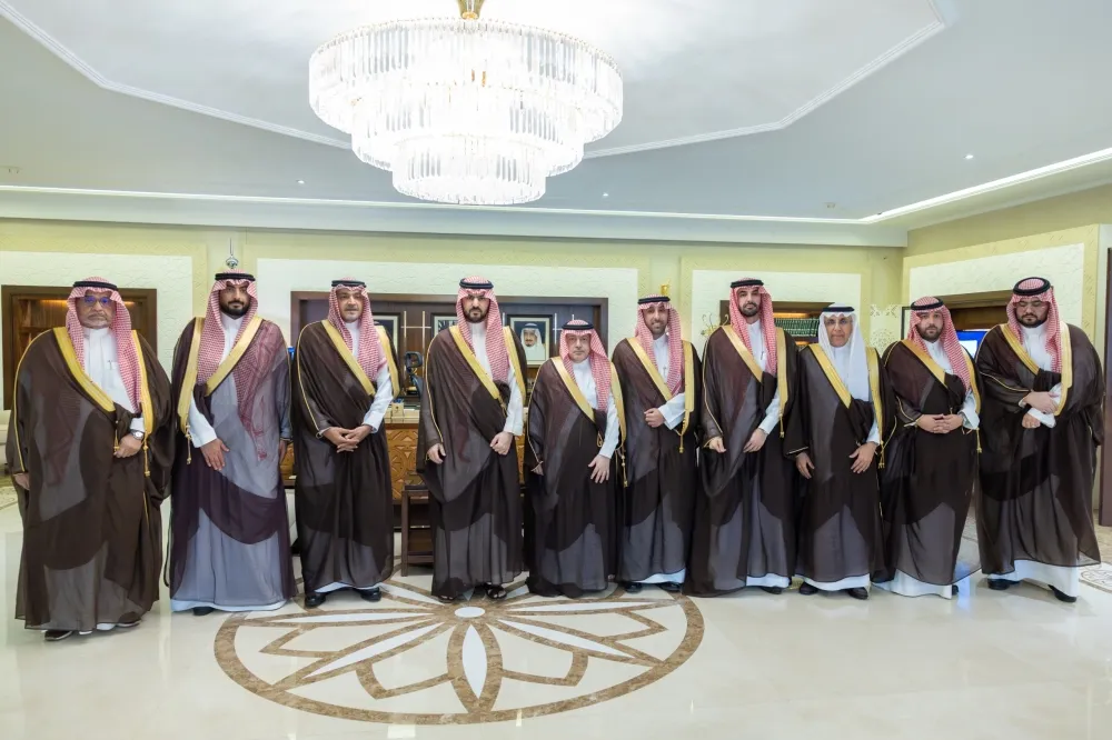 نائب أمير الشرقية يطّلع على مبادرات وبرامج اتحاد الغرف السعودية
