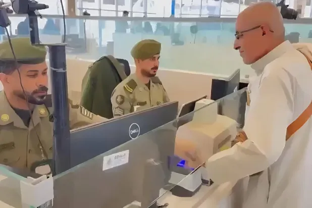 ذوو شهداء ومصابي الجيش اليمني يصلون الوديعة لأداء الحج