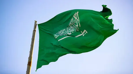 "رويترز": اتفاق الطاقة النووية بين أمريكا والسعودية لا يتضمن ضوابط صارمة
