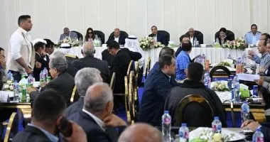 رئيس الوزراء يلتقي أعضاء من مجلسي النواب والشيوخ وكبار مشايخ وعواقل سيناء