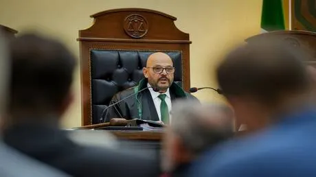أحكام الإعدام بحق بشار الأسد وعاطف نجيب تشعل الاحتفالات في سوريا (فيديو)