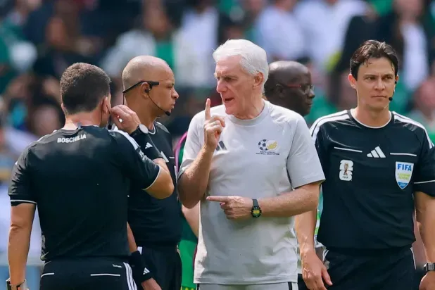 مدرب جنوب أفريقيا: الطردان مؤثران ... لكننا قادرون على التعويض