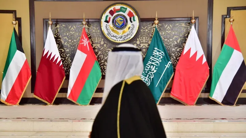 أمين عام مجلس التعاون الخليجي يصف الهجمات الإيرانية بـ'جرائم حرب'