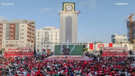 من منصة التتويج إلى منصات الجدل.. لقطة جمعت خصوم السياسة في نهائي الدوري الليبي (صورة)
