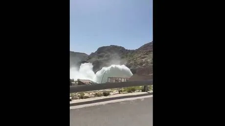 سدود إقليم كردستان العراق تفيض بعد موسم من الأمطار الغزيرة (فيديو)