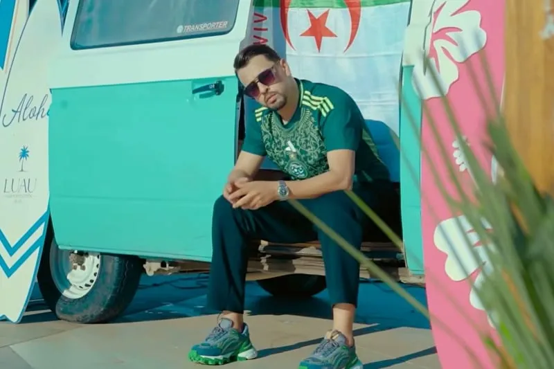 مغنّ جزائري يسطو على لحن لـ"ريدوان"