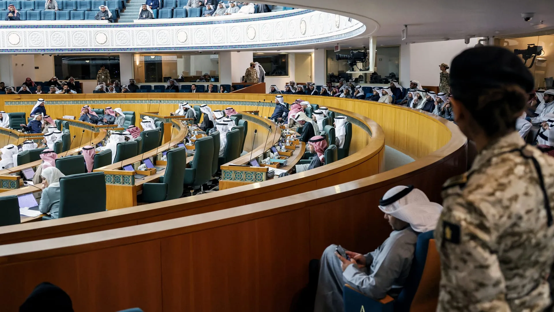 الكويت.. تقارير عن القبض على النائب السابق صالح عاشور وشقيقه والداخلية ترد