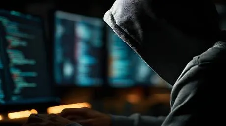 الإمارات تعلن إحباط هجمات سيبرانية استهدفت قطاعات الطيران والطاقة والتعليم