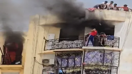 بعد إنقاذه لطفلين في حريق..  "أحمد بن بلة" يقدم عرضا لتوظيف الشاب الجزائري البطل