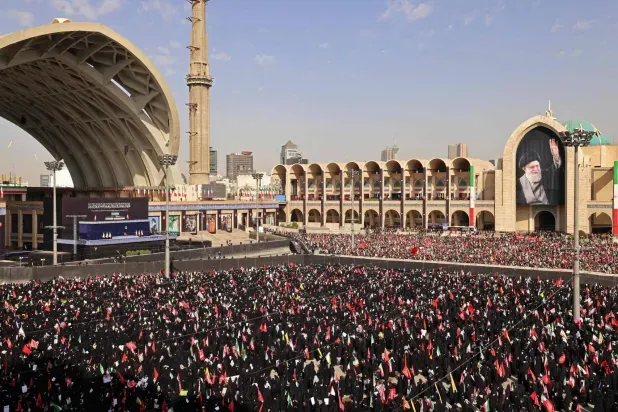 ترقب إيراني لمستقبل السلطة بعد التشييع
