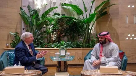 ليندسي غراهام: السعودية ستواجه عواقب وخيمة إذا لم تنضم إلى اتفاقيات أبراهام مع إسرائيل