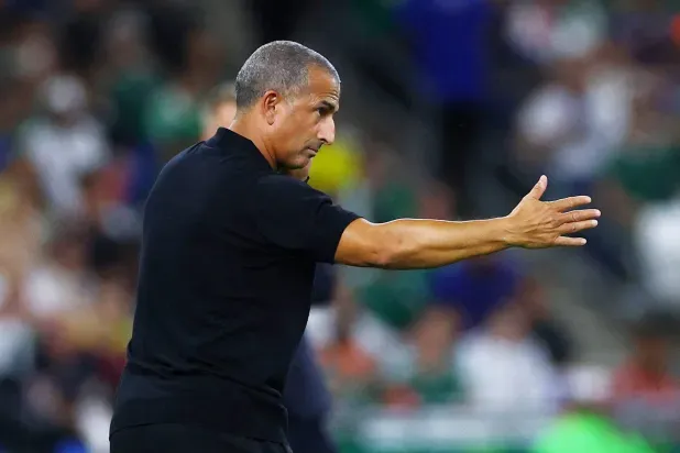 «منشور محذوف» ومواقف غريبة... قصة يوم جنوني أطاح بلموشي من تدريب تونس