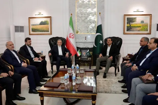 جواب عراقجي ينسف «مواعيد» إسلام آباد