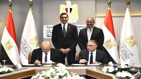 تنفيذا لتوجيهات السيسي.. الدمج يعيد ناديين جماهيريين إلى الدوري المصري