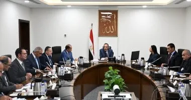 رئيس الوزراء يستعرض عددا من المقترحات للبرنامج الوطنى لاكتشاف ورعاية الموهوبين