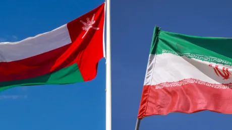 رويترز تكشف إحدى نقاط الخلاف بين طهران ومسقط بشأن رسوم عبور مضيق هرمز
