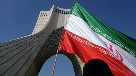 مسؤول إيراني يهاجم هيغسيث: لو كان لديه معلومات كافية عن إيران لما زج بجيشه في مستنقع
