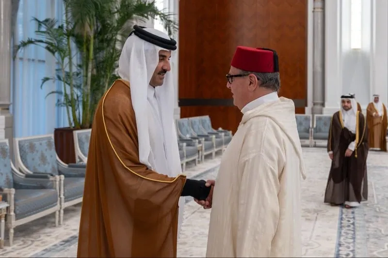 أخنوش يمثل الملك في مراسم العزاء بقطر