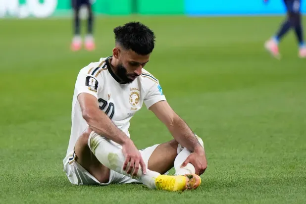 المنتخب السعودي يُخفق ... والرأس الأخضر يصنع التاريخ (صور)