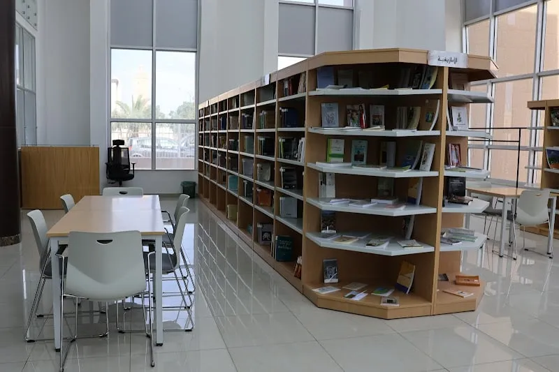 رشيد بنزين يدنو من "جائزة المكتبات"