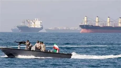 الحرس الثوري يعلن استهداف 4 سفن تحت الحماية الأمريكية في مضيق هرمز