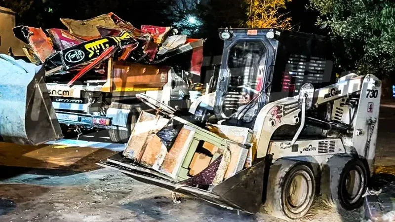 في حملة ليلية: بلدية تونس تزيل الأكشاك العشوائية