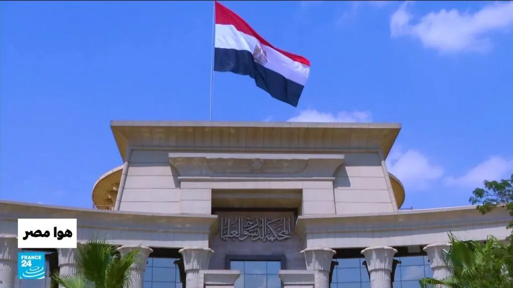 السلطات المصرية توقف رجل الأعمال صبري نخنوخ بتهم "تكوين تشكيل عصابي وتهريب آثار"