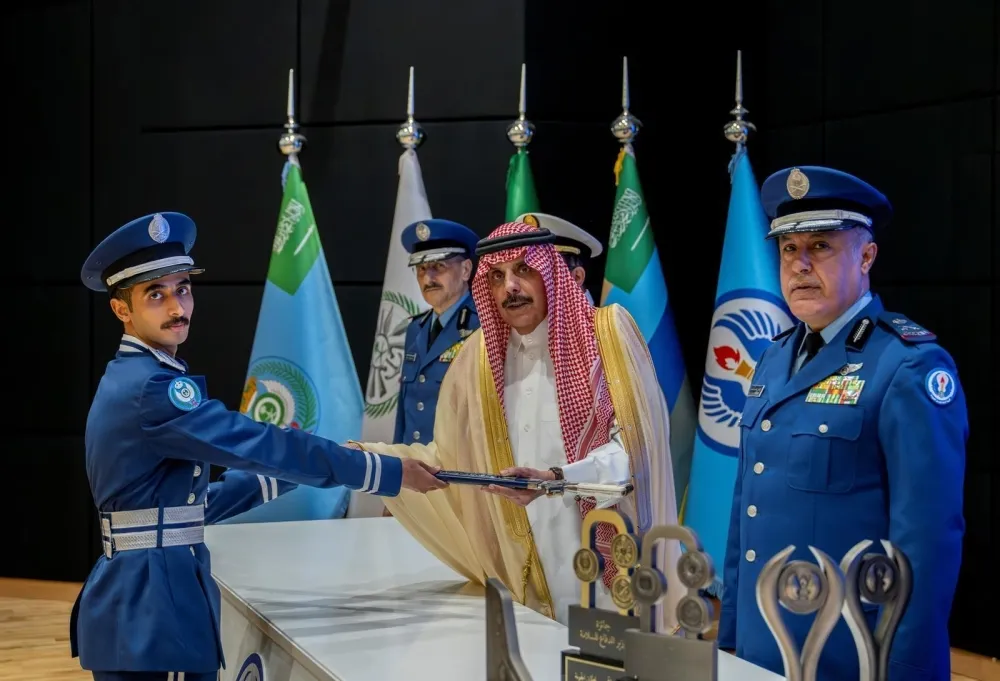 نائب وزير الدفاع يرعى تخريج الدفعة 108 من طلبة كلية الملك فيصل الجوية