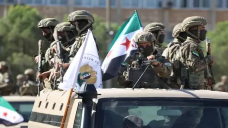 مقتل عنصر من الجيش السوري وإصابة اثنين بهجوم في ريف دير الزور