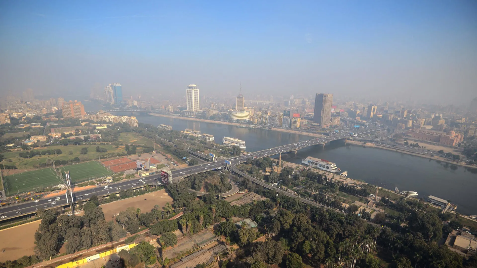 مصر.. فيديو رجل ضخم وما فعله بشارع يلاقي رواجا والأمن يعلق