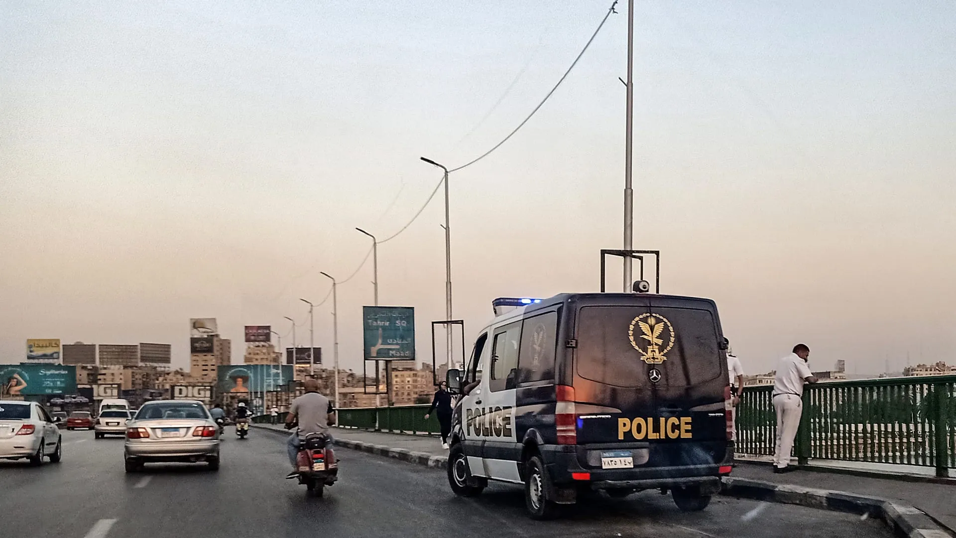 مصر: "القاضي المزيف" في قبضة الأمن.. واعترافات تكشف تفاصيل نشاطه وظهوره في محكمة