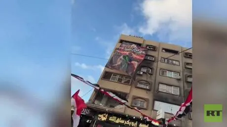 غزة.. رفع صور مدرب منتخب مصر حسام حسن