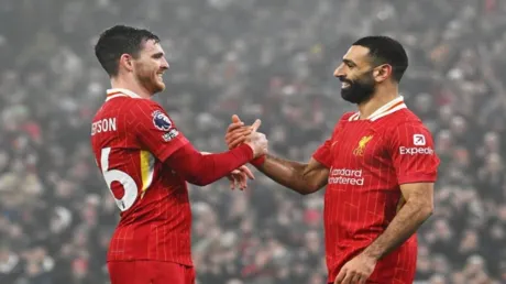 "وداع مؤثر في أنفليد".. ليفربول يعلن موعد التكريم الخاص لمحمد صلاح وروبرتسون