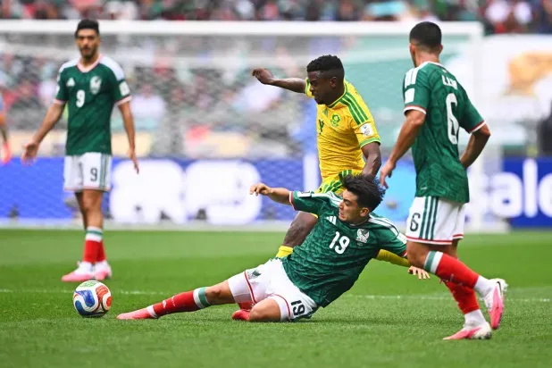 مورا يصبح أصغر لاعب يمثل المكسيك في تاريخ كأس العالم